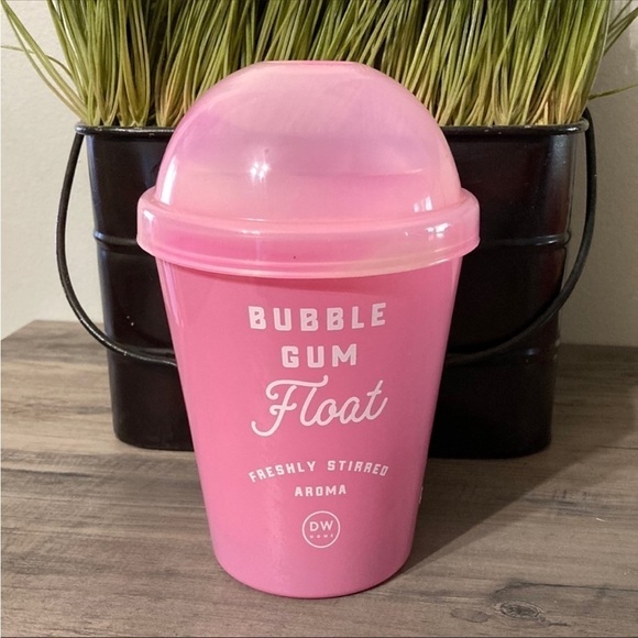 DW HOME BUBBLE GUM FLOAT LARGE CANDLE - Picture 1 of 4